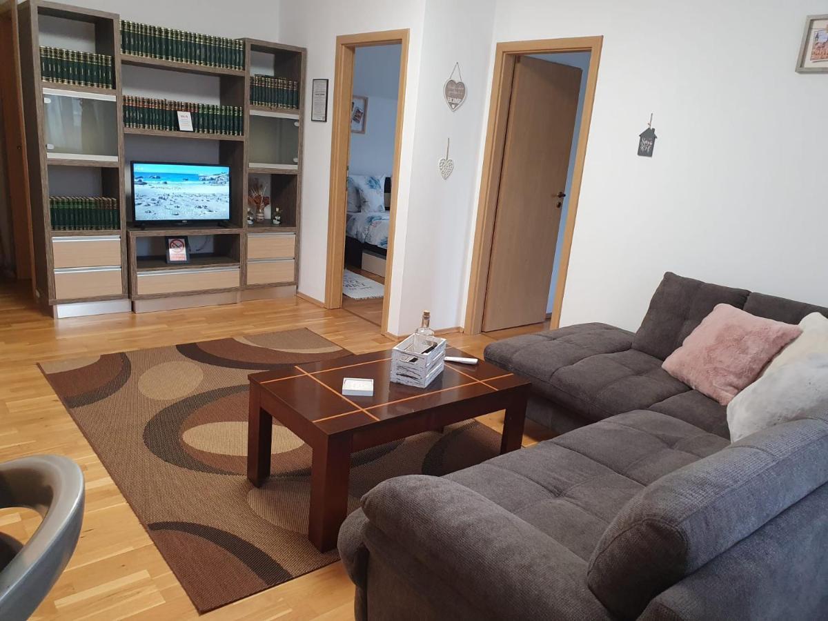 Smiley Apartment Сибиу Екстериор снимка