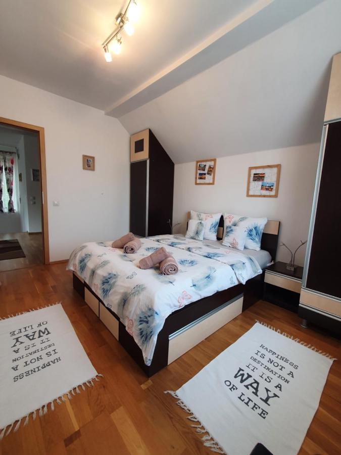 Smiley Apartment Сибиу Екстериор снимка